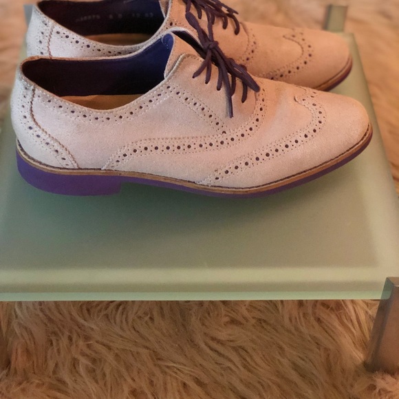 COLE HAAN Beige Suede Wingtip with purple sole - Picture 6 of 8